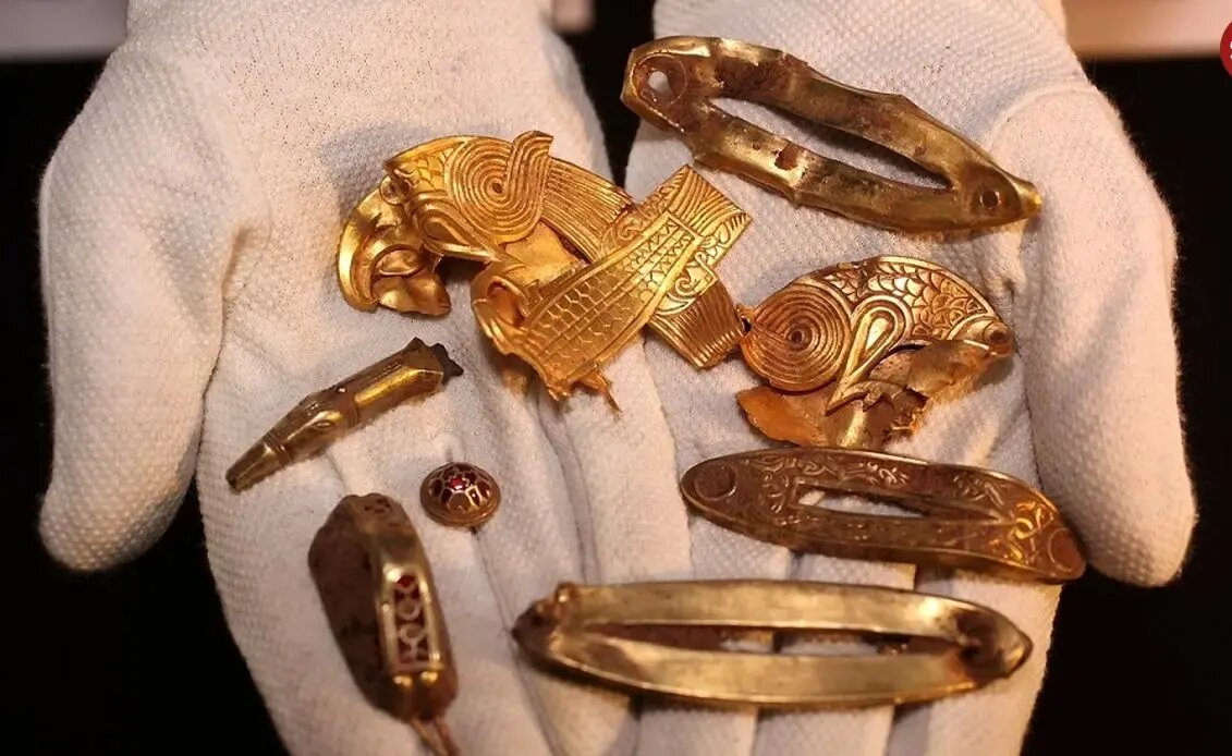 جواهرات شکسته