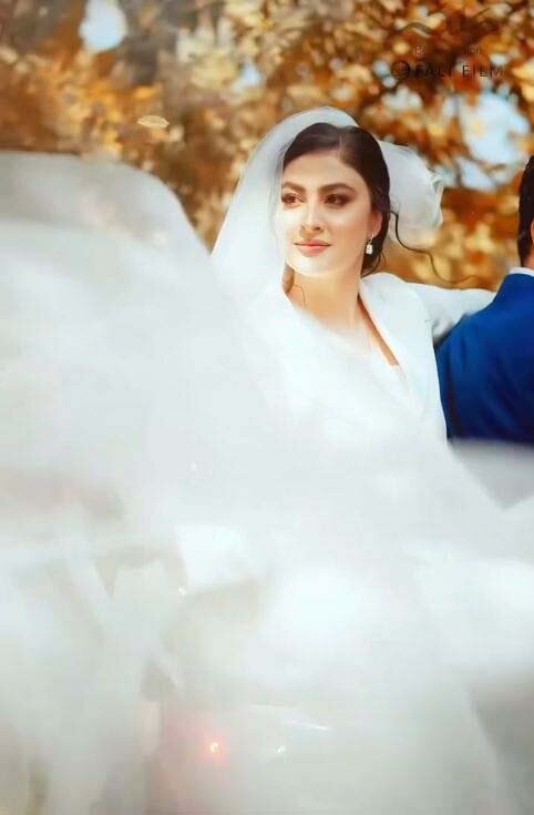 تصاویر جدید از مریم مومن سوار بر موتورسیکلت با تور سفید و دسته گل عروسی