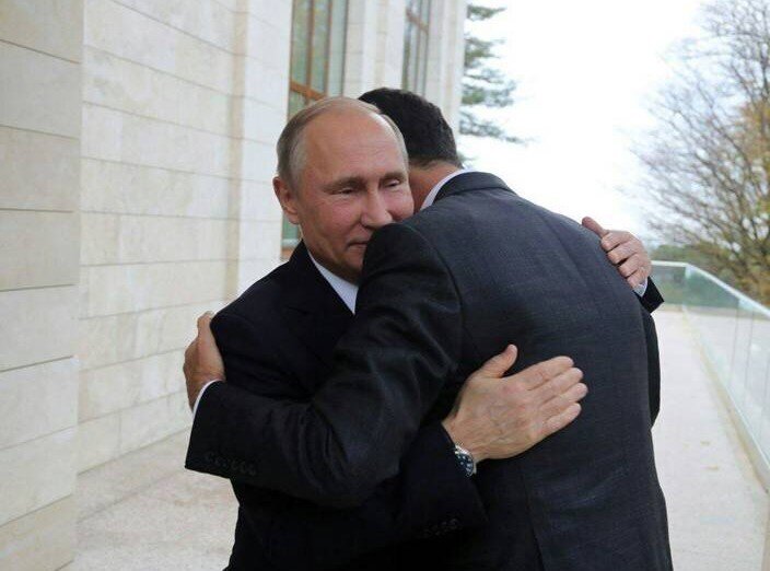 بازنشر تصویری از بشار اسد در آغوش پوتین | ببینید