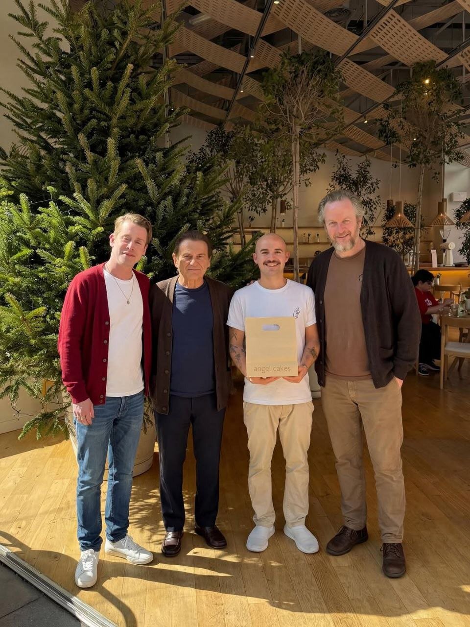 دورهمی صمیمی بازیگران سریال محبوب بعد از ۳۶ سال | تصاویر