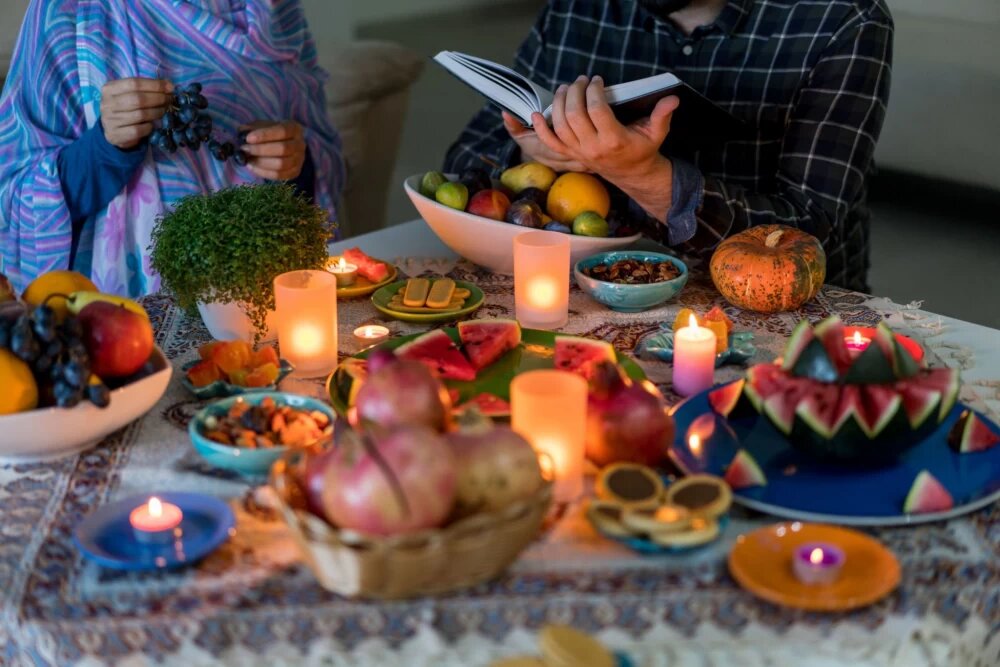 چرا هندوانه و انار نماد شب یلدا شدند؟ | افسانهها و روایتهای کهن که این دو میوه را جاودانه کردند