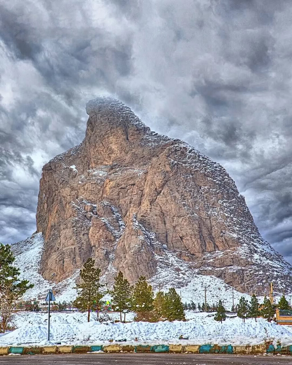 پالتوی برفی بر تن ایران