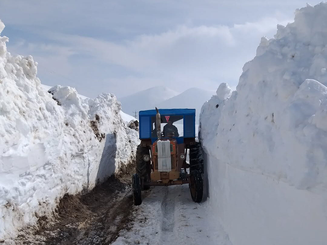 پالتوی برفی بر تن ایران