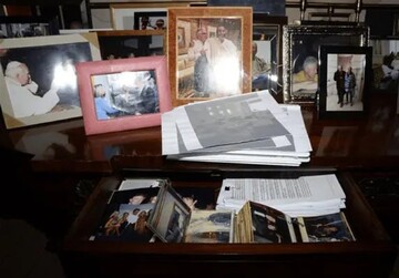 عکس ترامپ با اپستین و چندین پرونده ناپدید شد