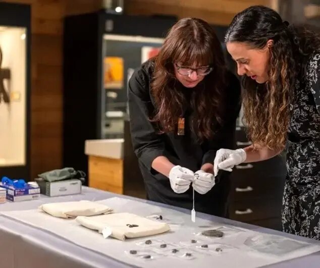 آثار باستانی ۱۵۰۰ ساله سر از مغازۀ دستدومفروشی درآورد | عکس