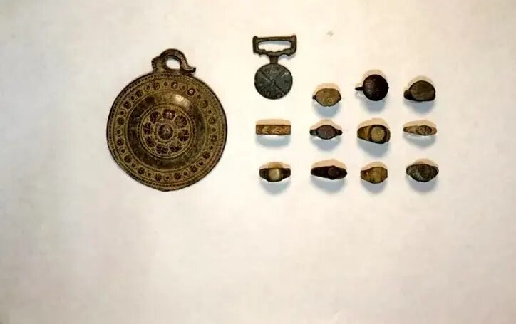 آثار باستانی ۱۵۰۰ ساله سر از مغازۀ دستدومفروشی درآورد | عکس