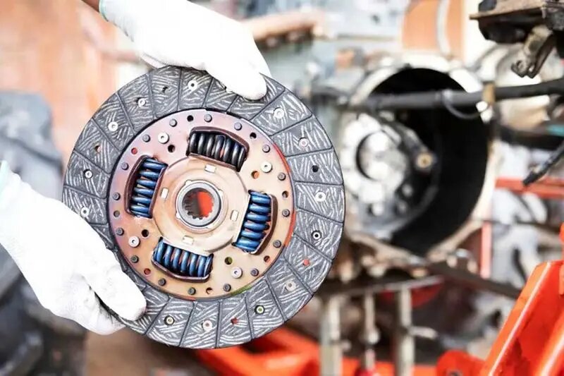 زمان تعویض صفحه کلاچ پراید چه موقعی است؟ | هزینه تعویض دیسک و صفحه کلاچ پراید