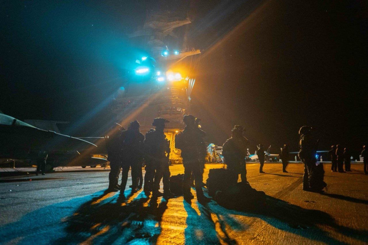 صحنه‌هایی از توقیف یک نفتکش توسط آمریکا | تصاویر