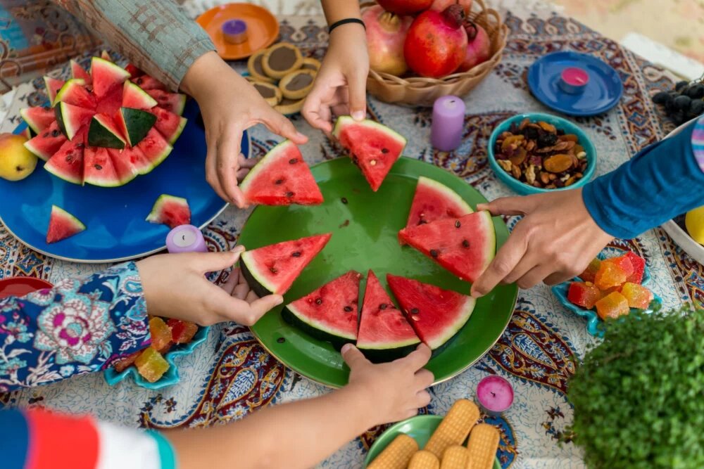 تنقلات شب یلدا و حکمت حضورشان روی سفره | زمستان را با دل قوی شروع کن