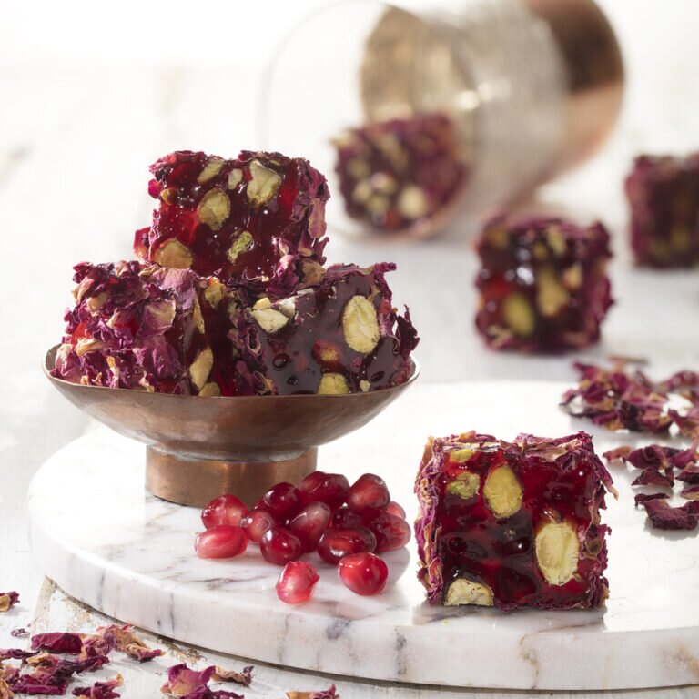 تنقلات شب یلدا و حکمت‌ حضورشان روی سفره | زمستان را با دل قوی شروع کن