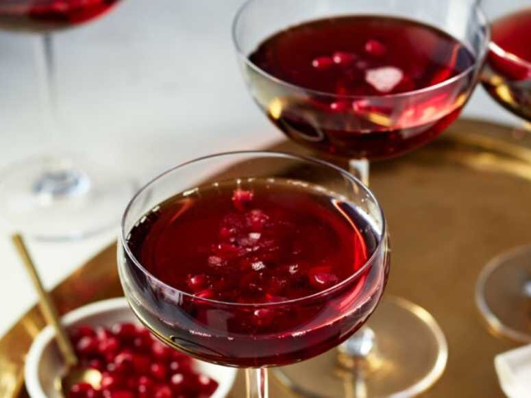 ژله انار با دو روش ساده و سریع ویژه شب یلدا | ژله انار چقدر زمان برای بستن نیاز دارد؟