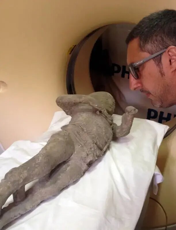 مردگانی با لباس پشمی؛ رازی تازه در مورد شهر سوختۀ ۲ هزار ساله | عکس