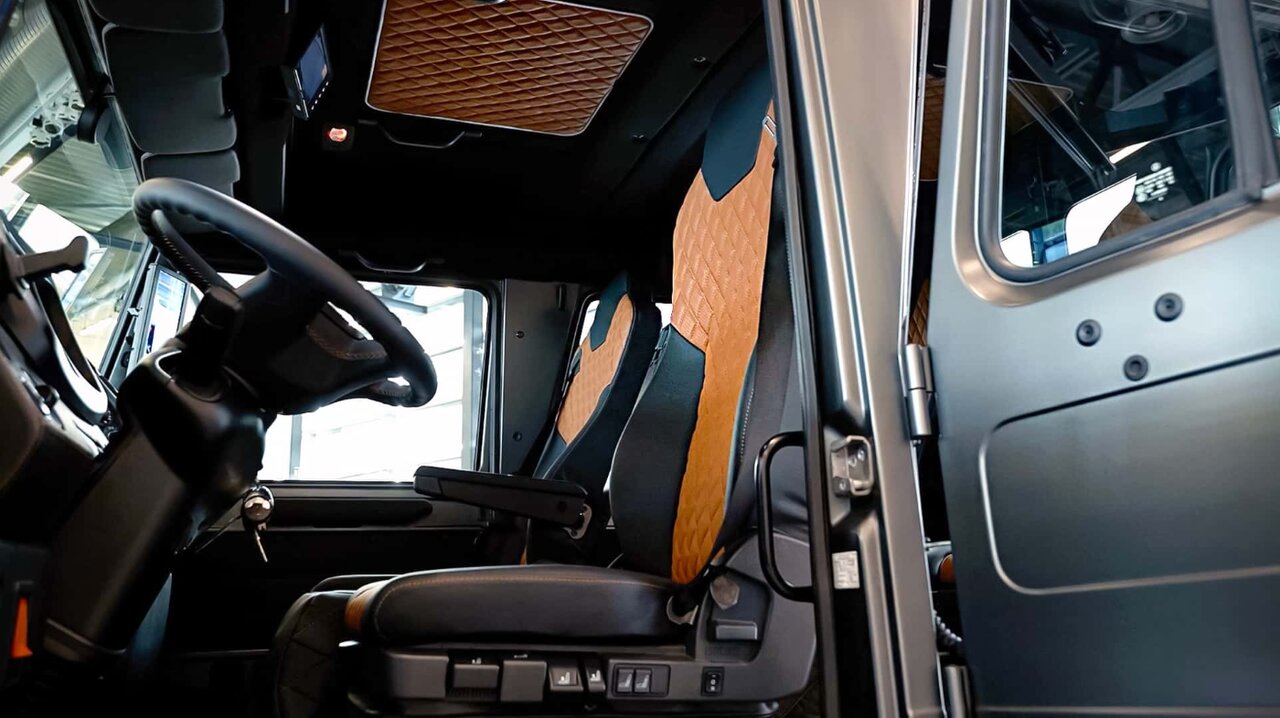 رونمایی مرسدس بنز از لوکس‌ترین «یونیماگ» تاریخ | بیراهه‌نوردی با کت و شلوار + تصاویر