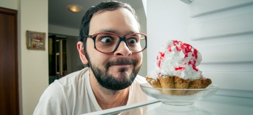 چرا شبها هوس شیرینی میکنیم؟ | ۴ راهکار نجاتبخش