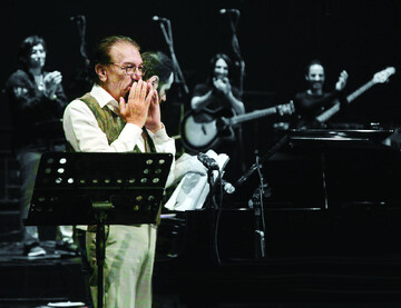 از اجرای نوستالژیک کلاسیک دهه۶۰ تا اجرای بداهه پیانو روی صحنه می رود