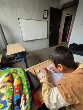 این مدرسه تک نفره‌ در «ناو» تشکیل می‌ شود