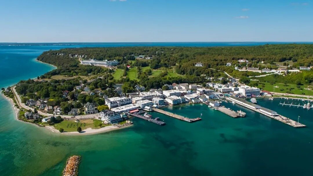 مردم این جزیره در گذشته زندگی می‌کنند! | عکس