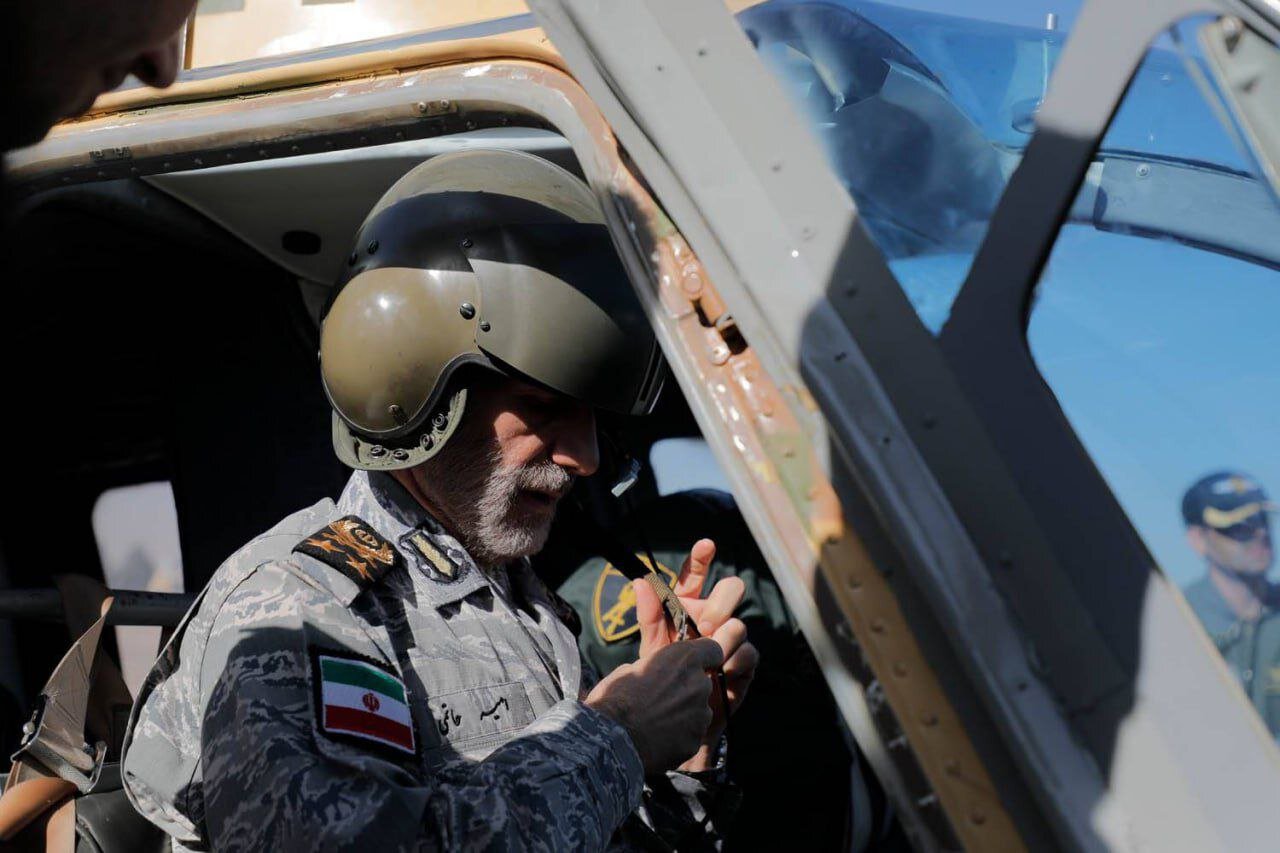 بازدید فرمانده کل از تجهیزات ارتش در استحکامات مرزی | تصاویر