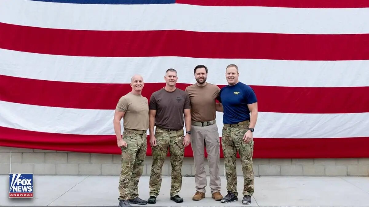 تمرین سخت معاون ترامپ با نیروهای ویژه نیروی دریایی آمریکا | تصاویر