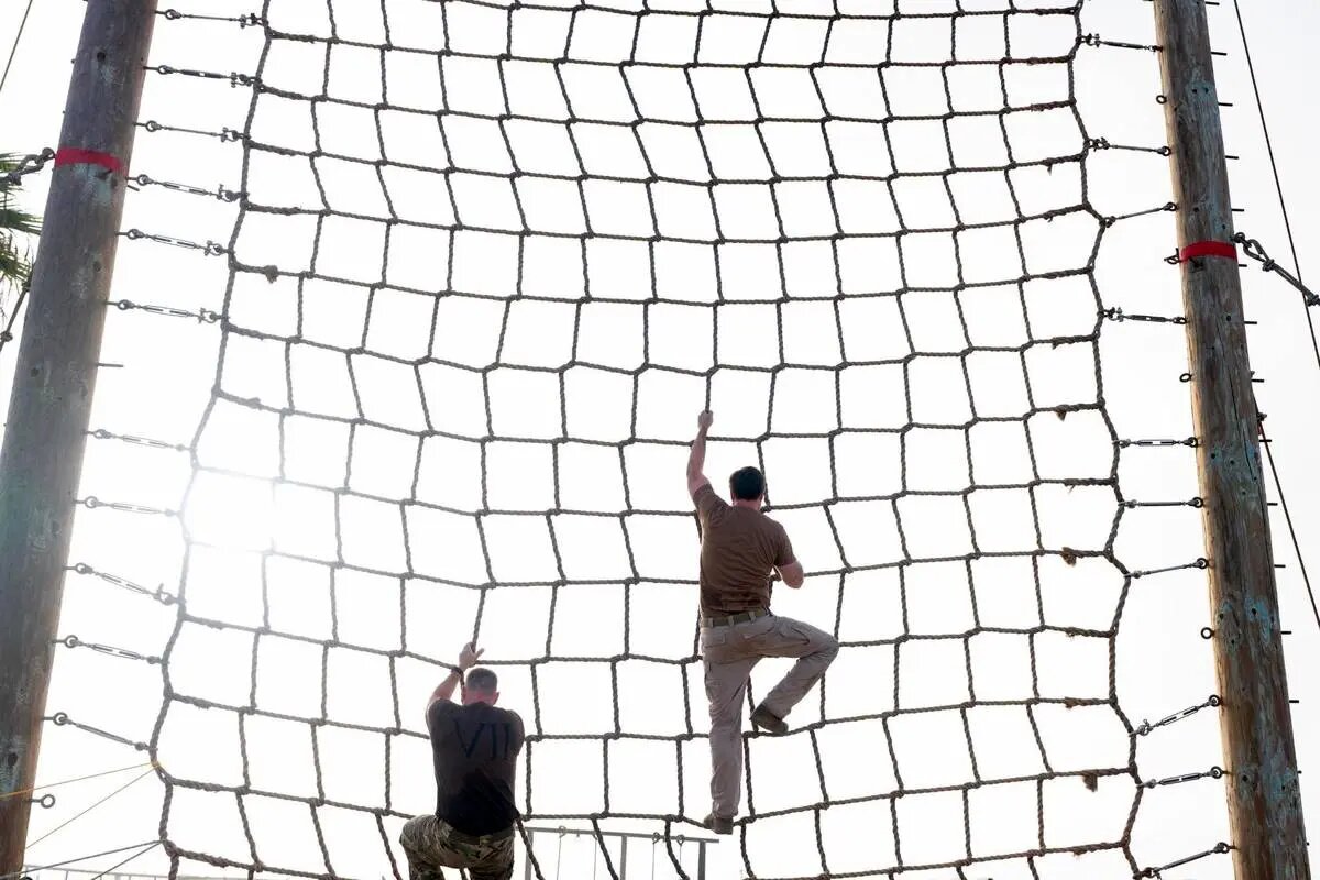 تمرین سخت معاون ترامپ با نیروهای ویژه نیروی دریایی آمریکا | تصاویر