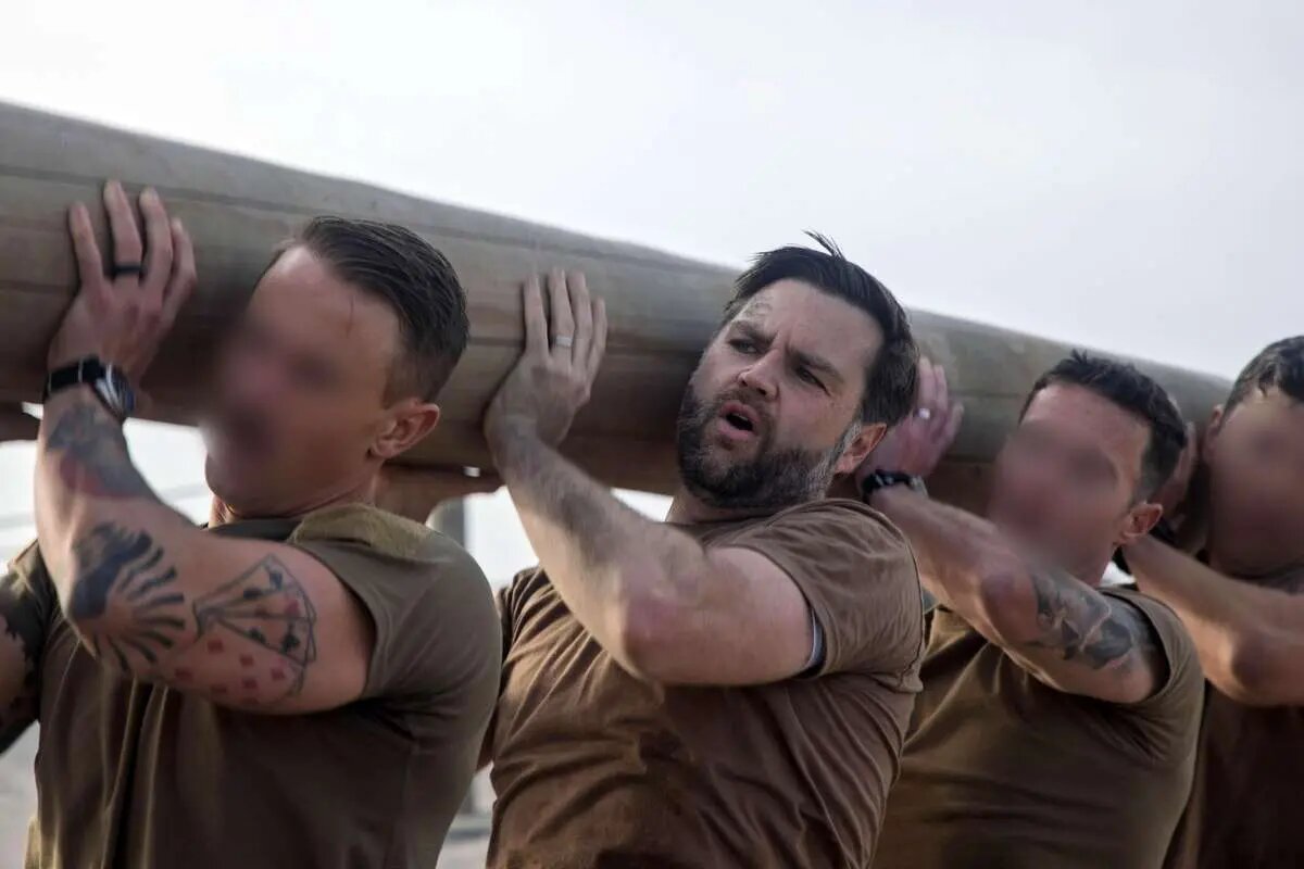 تمرین سخت معاون ترامپ با نیروهای ویژه نیروی دریایی آمریکا | تصاویر