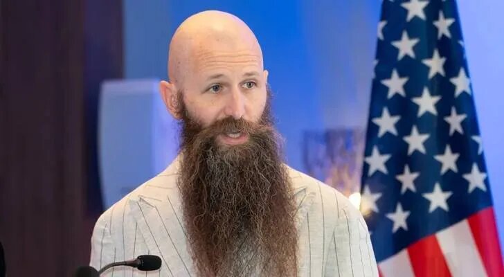 این مرد عجیب سفیر آمریکاست! | دیپلماتی که در عروسی‌ها می‌رقصد و در عزا گریه می‌کند + تصاویر