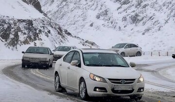 بارش برف شدید امروز این منطقه را سفیدپوش کرد؛ زمستان بالاخره از راه رسید | شدت بارش برف را ببینید