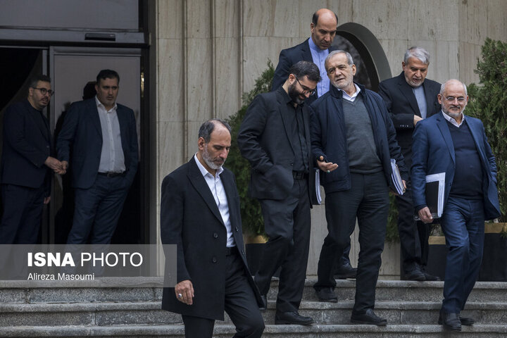 پزشکیان و سقاب اصفهانی