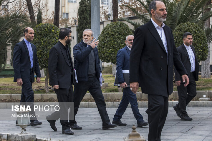 پزشکیان و سقاب اصفهانی