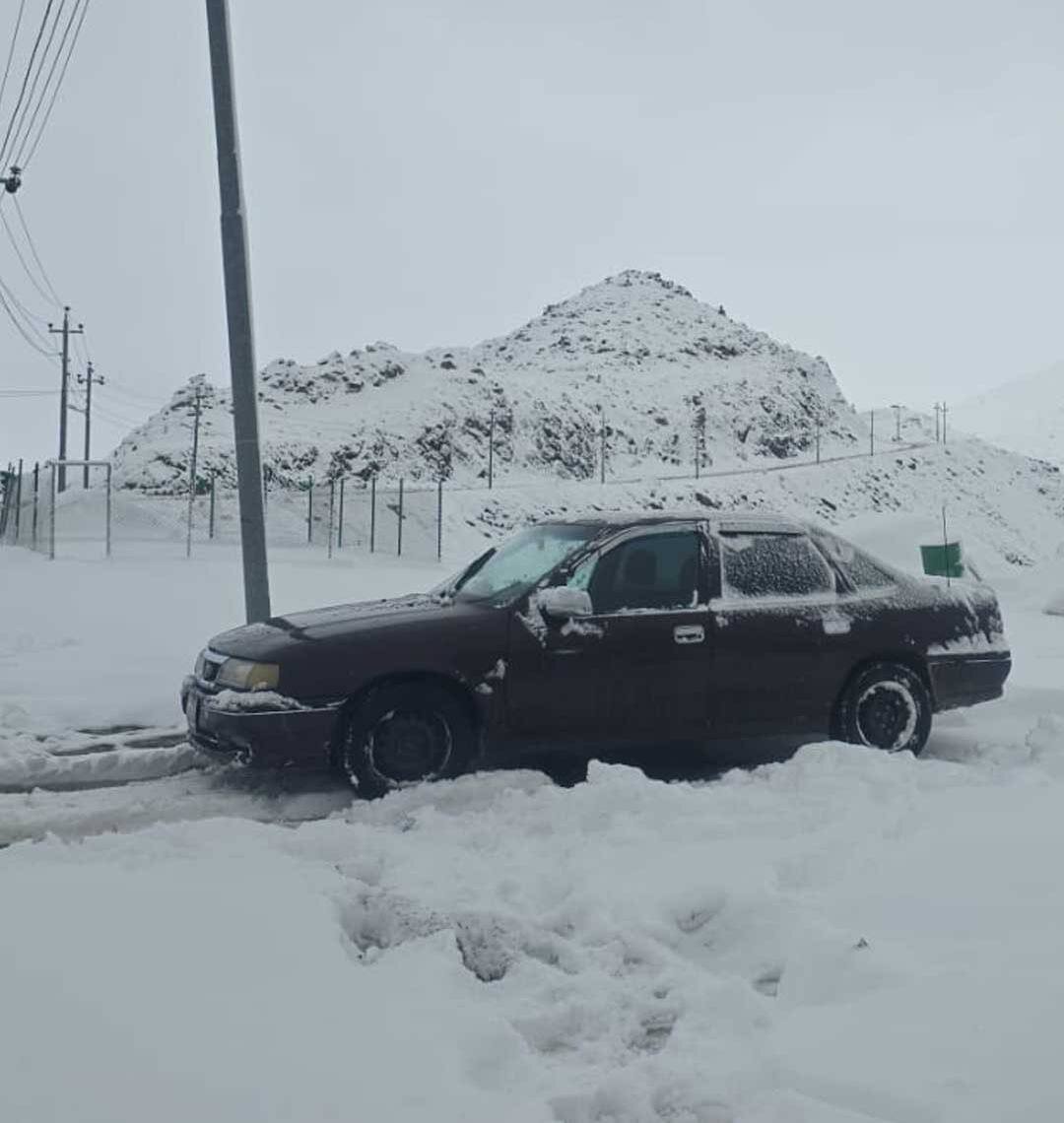 بارش ۱۷ سانتی‌متری برف، این منطقه مرزی را کاملاً سفیدپوش کرد | تصاویر