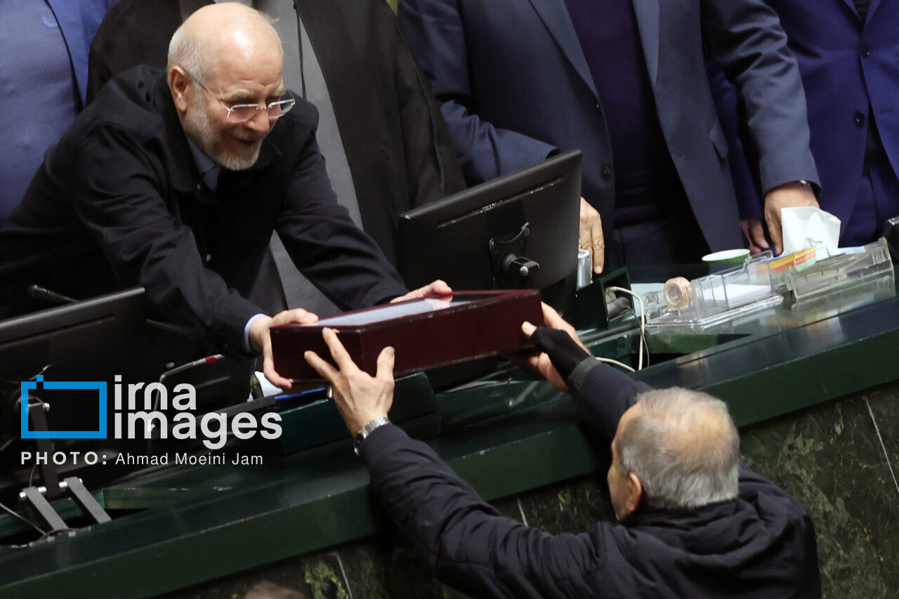 دست پزشکیان آسیب دیده است؟ | تصاویر