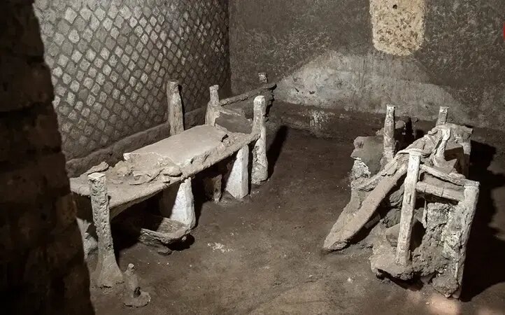 یافتن کوزههای «لوبیا» در اتاق مخصوص بردگان در ویلای ۲ هزار ساله | عکس