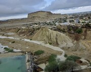 این سد پس از بارش‌ها ترک برداشت؛ حجم نشتی آب از بدنه سد را ببینید | جمعیت زیادی در خطر سیل قرار دارند! | مسئولان فورا وارد عمل شوند