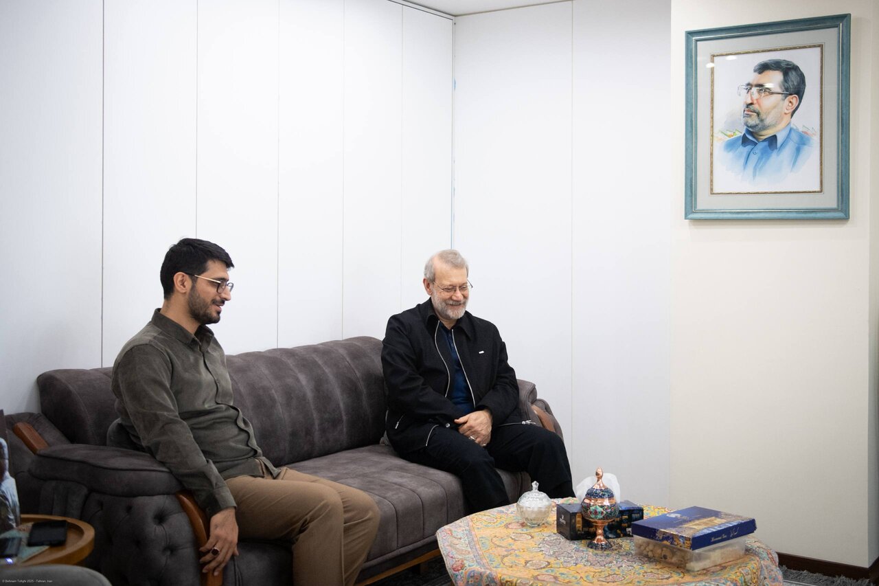 دیدار لاریجانی با خانواده فرماندهان شهید هوافضای سپاه | تصاویر