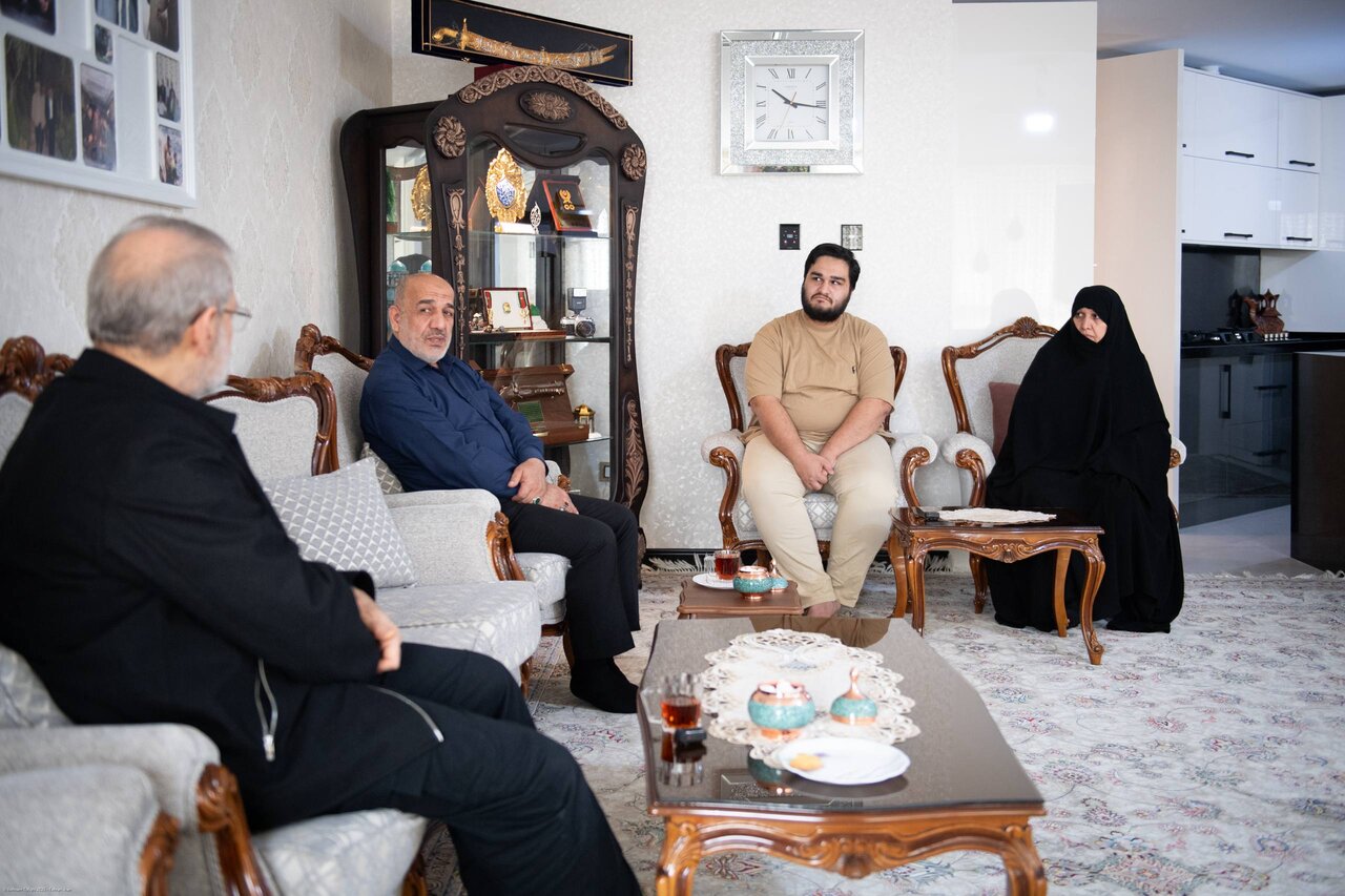 دیدار لاریجانی با خانواده فرماندهان شهید هوافضای سپاه | تصاویر