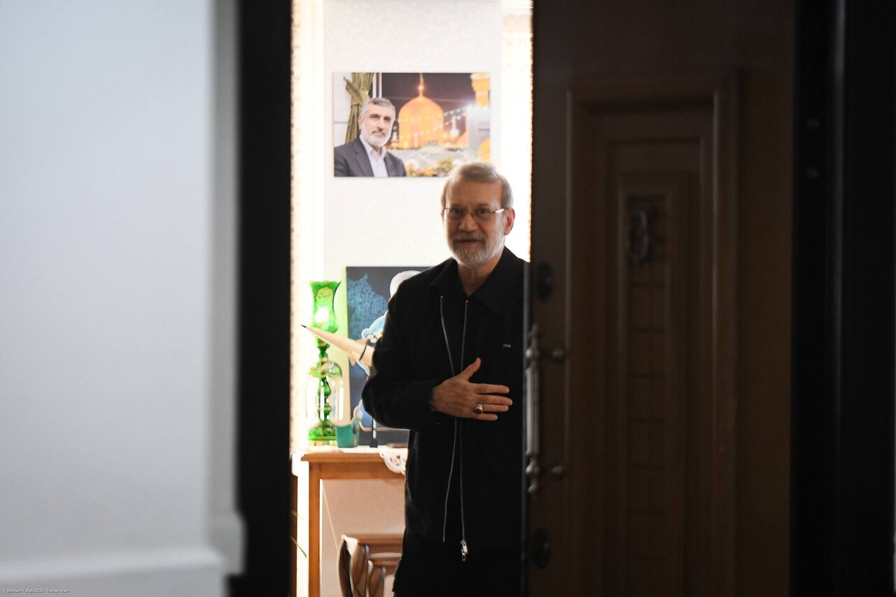 دیدار لاریجانی با خانواده فرماندهان شهید هوافضای سپاه | تصاویر