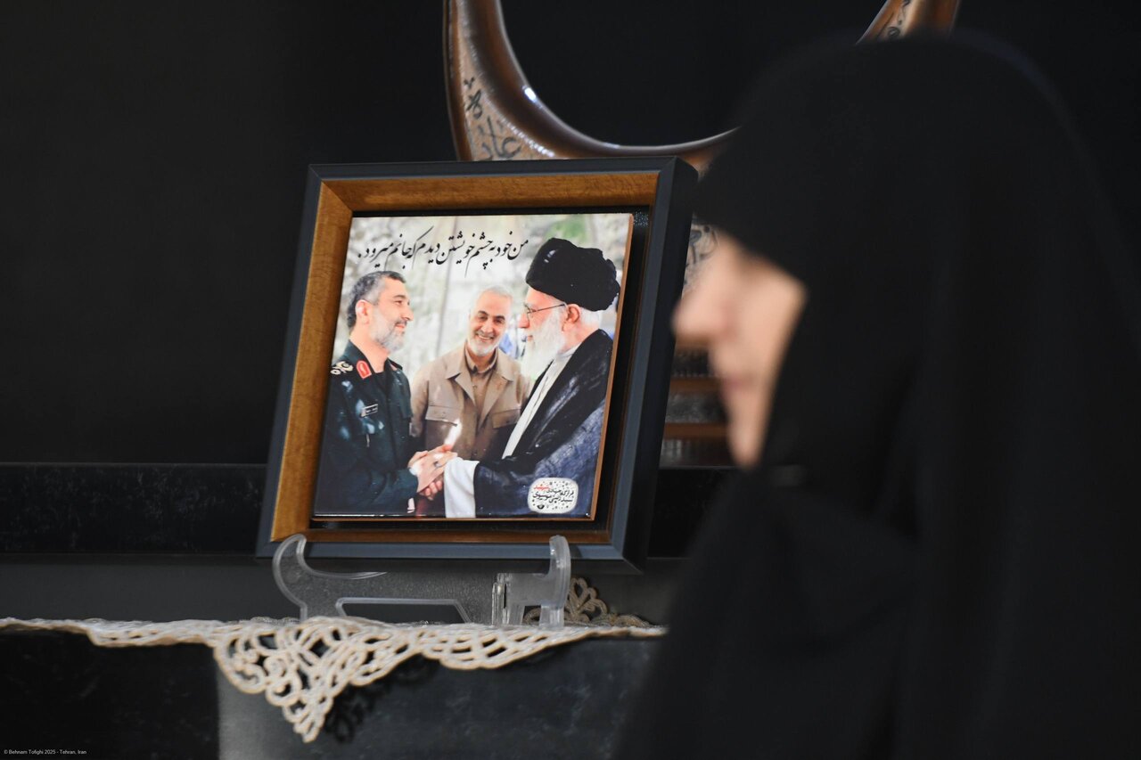 دیدار لاریجانی با خانواده فرماندهان شهید هوافضای سپاه | تصاویر