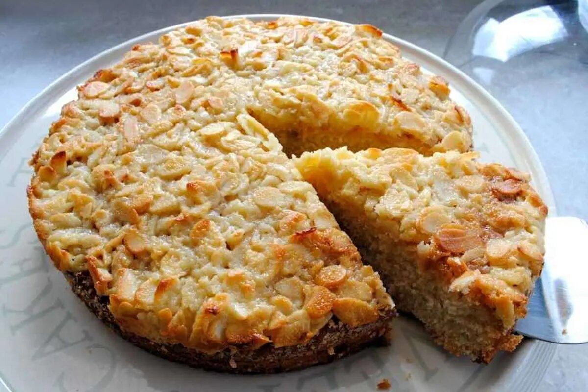 کیک توسکا ؛ دسر سوئدی با لایه ای جادویی از بادام کاراملی