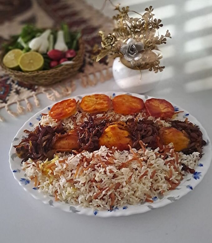 رشته پلو نوستالژیک با کشمش سرخشده بدون گوشت به روش مادربزرگ ها