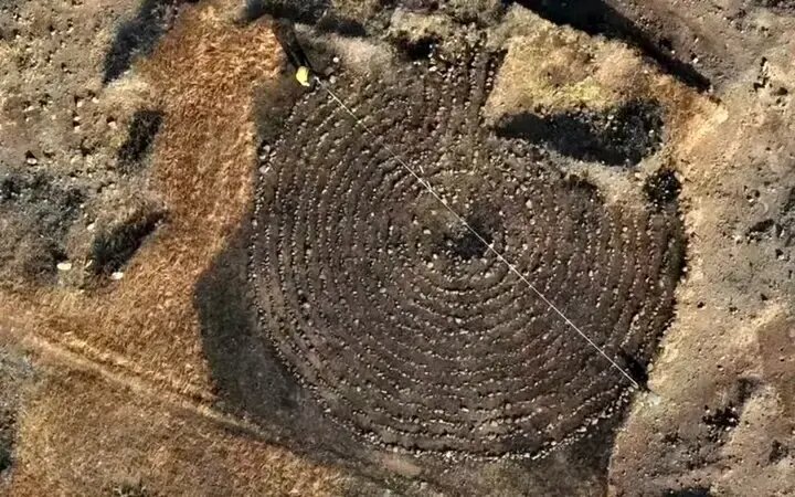 پیدا شدن هزارتوی باستانی در یک علفزار | عکس