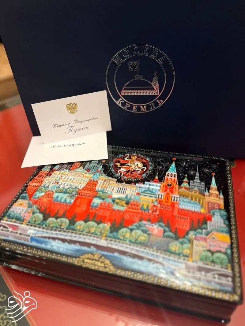 هدیه خاص پوتین به خانم سخنگو | تصاویر