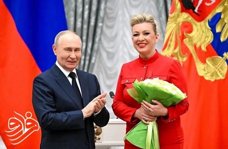 هدیه خاص پوتین به خانم سخنگو | تصاویر