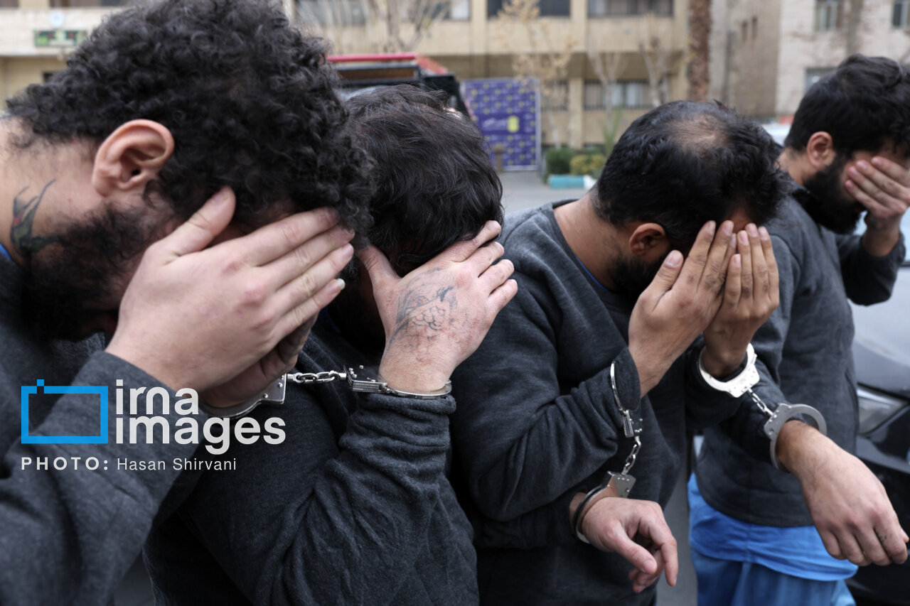 خالکوبی های عجیب و غریب سارقان تهرانی؛ از جستجوی خوشبختی تا اسلحه کلاشینکف... | تصاویر