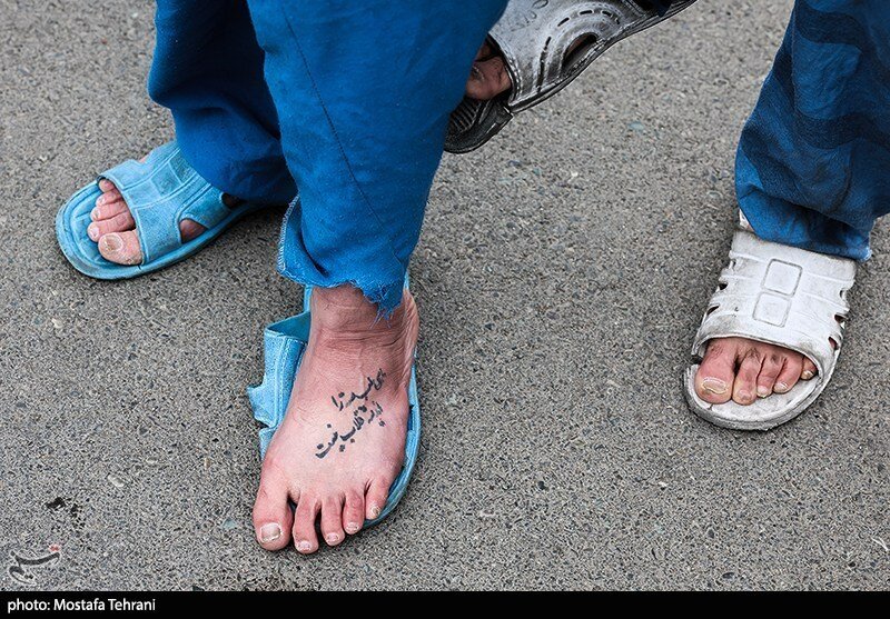 خالکوبی های عجیب و غریب سارقان تهرانی؛ از جستجوی خوشبختی تا اسلحه کلاشینکف... | تصاویر