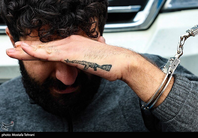 خالکوبی های عجیب و غریب سارقان تهرانی؛ از جستجوی خوشبختی تا اسلحه کلاشینکف... | تصاویر
