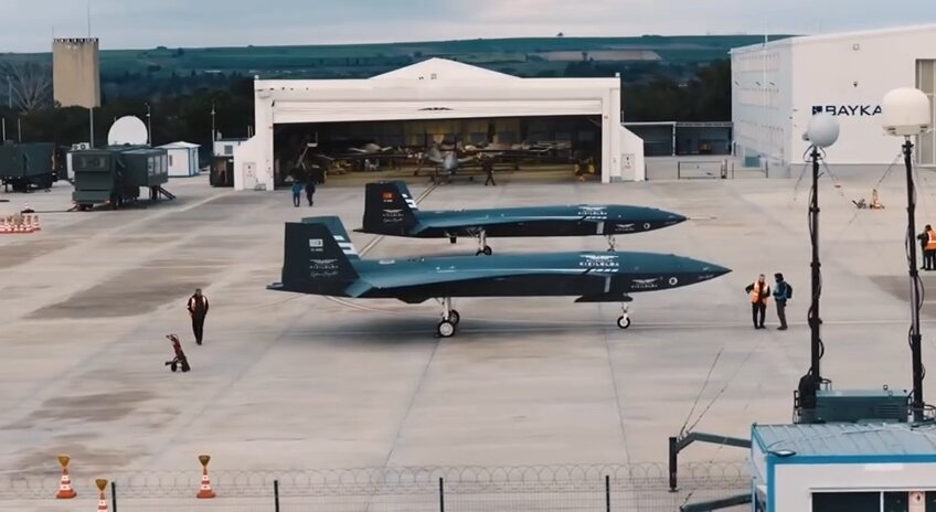 لحظه اولین پرواز هماهنگ جنگندههای بدون خلبان | ببینید