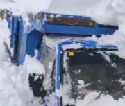 نیسان آبی زیر بارش یک متری برف دفن شد