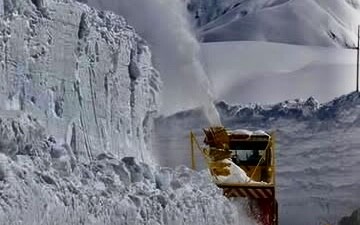 اکنون زمستان‌ترین نقطه ایران اینجاست؛ غول برف‌خوار به منطقه اعزام شد