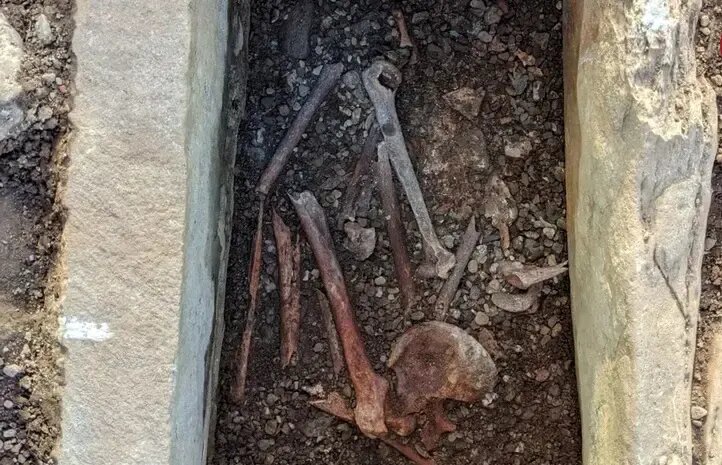 کشف یک قبر ۴ هزار ساله در زمین کشاورزی | عکس