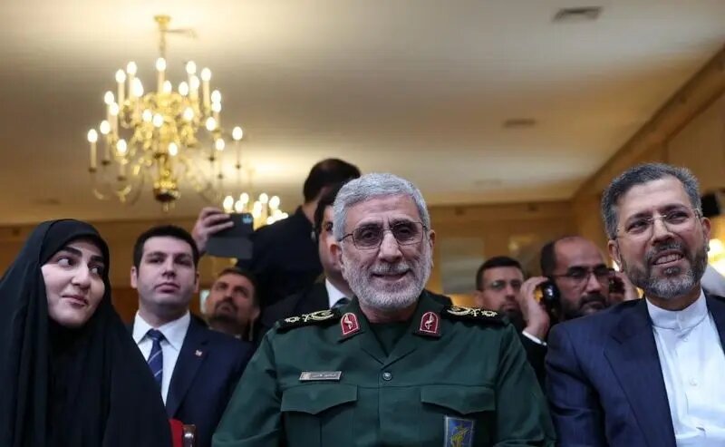 جدیدترین تصاویر از سردار قاآنی و زینب سلیمانی در یک کنفرانس